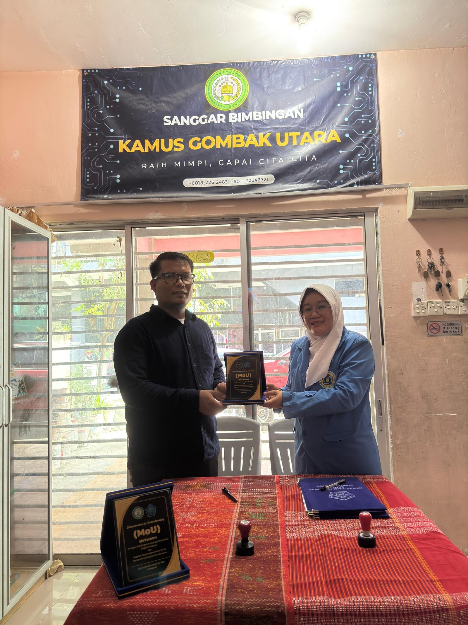 STAI Samora Melakukan PkM Internasional di Sanggar Belajar Kamus Gombak Utara